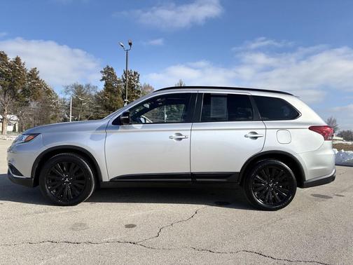 2020 Mitsubishi Outlander SE