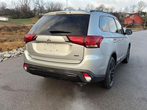 2020 Mitsubishi Outlander SE