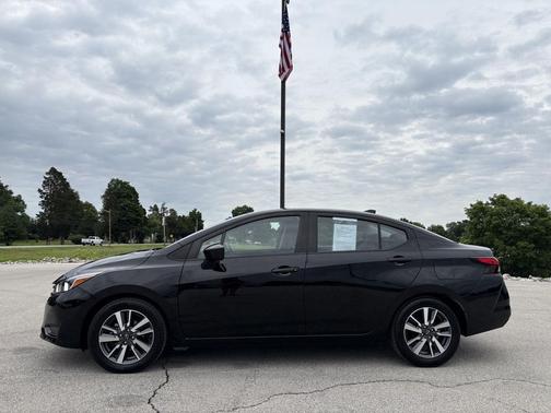 Super Black 2023 Nissan Versa 1.6 SV