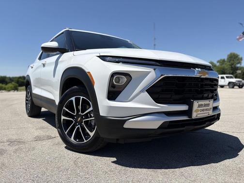 Summit White 2025 Chevrolet Trailblazer LT