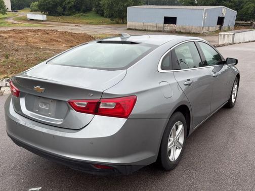 Sterling Gray Metallic 2024 Chevrolet Malibu FWD 1LT