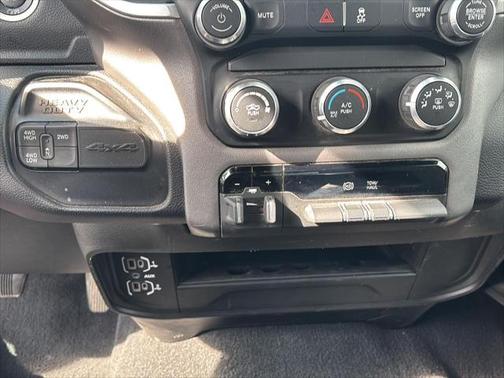 2023 RAM 2500 Big Horn Crew Cab 4x4 8' Box