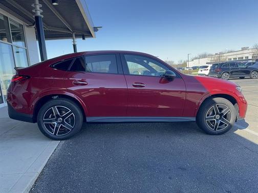 MANUFAKTUR Patagonia Red Metallic 2026 Mercedes-Benz GLC 300 4MATIC Coupe