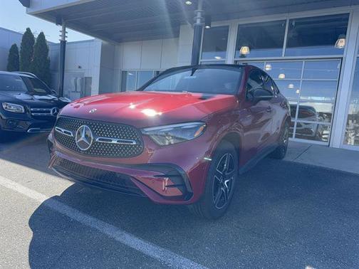 MANUFAKTUR Patagonia Red Metallic 2026 Mercedes-Benz GLC 300 4MATIC Coupe