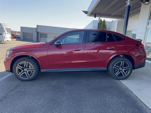 MANUFAKTUR Patagonia Red Metallic 2026 Mercedes-Benz GLC 300 4MATIC Coupe