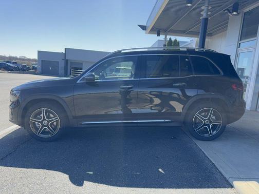 Night Black 2026 Mercedes-Benz GLB 250 4MATIC