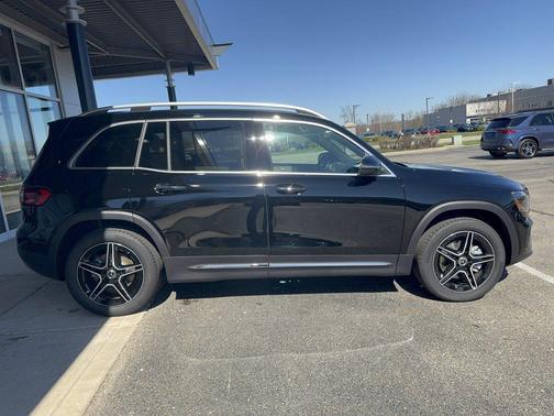 Night Black 2026 Mercedes-Benz GLB 250 4MATIC