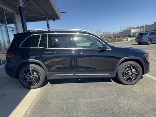 Night Black 2026 Mercedes-Benz GLB 250 4MATIC