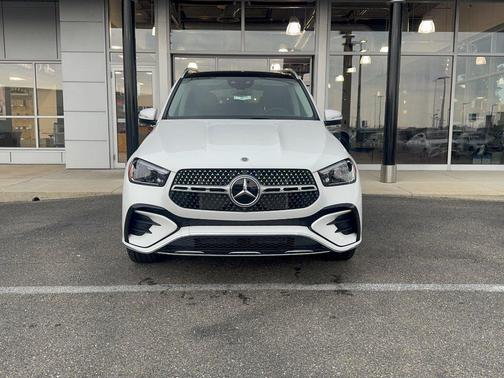 MANUFAKTUR Moonlight White Metallic 2026 Mercedes-Benz GLE 450 4MATIC