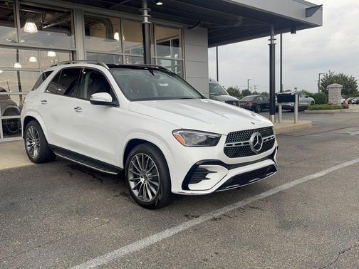 MANUFAKTUR Moonlight White Metallic 2026 Mercedes-Benz GLE 450 4MATIC