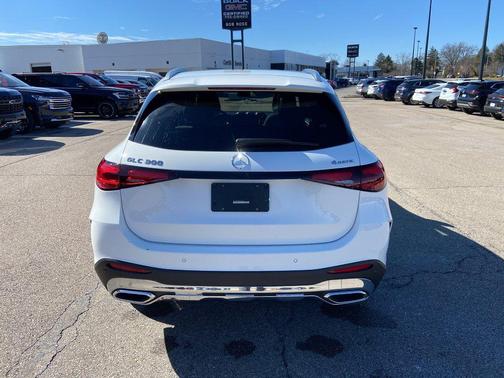 Polar White 2025 Mercedes-Benz GLC 300 4MATIC