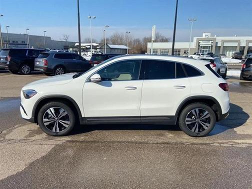 Polar White 2026 Mercedes-Benz GLA 250 4MATIC