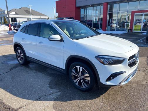 Polar White 2026 Mercedes-Benz GLA 250 4MATIC
