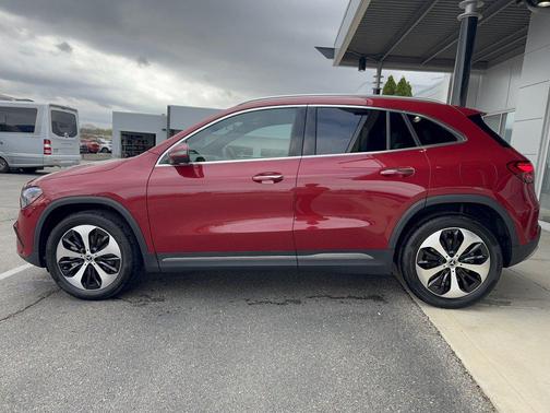 MANUFAKTUR Patagonia Red Metallic 2026 Mercedes-Benz GLA 250 4MATIC