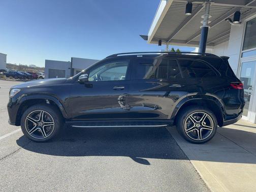 Obsidian Black Metallic 2026 Mercedes-Benz GLS 450 4MATIC