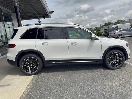 Polar White 2026 Mercedes-Benz GLB 250 4MATIC