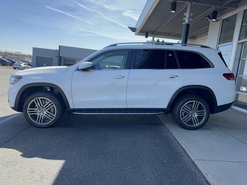 Polar White 2026 Mercedes-Benz GLS 450 4MATIC