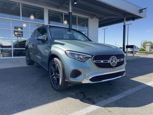 Verde Silver Metallic 2026 Mercedes-Benz GLC 300 4MATIC