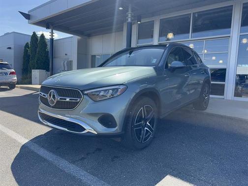 Verde Silver Metallic 2026 Mercedes-Benz GLC 300 4MATIC