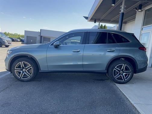 Verde Silver Metallic 2026 Mercedes-Benz GLC 300 4MATIC