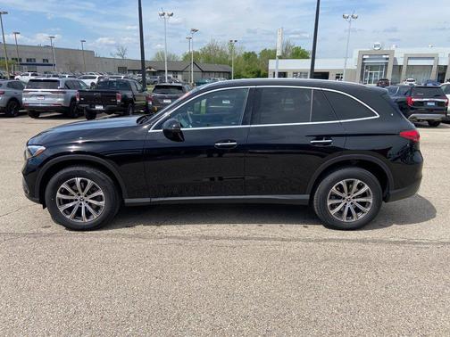 Black 2026 Mercedes-Benz GLC 300 4MATIC