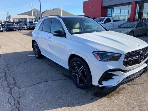 MANUFAKTUR Moonlight White Metallic 2026 Mercedes-Benz GLE 450 4MATIC
