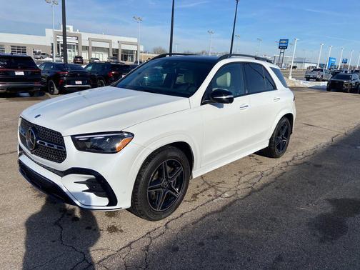 MANUFAKTUR Moonlight White Metallic 2026 Mercedes-Benz GLE 450 4MATIC