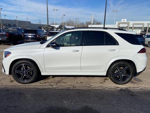 MANUFAKTUR Moonlight White Metallic 2026 Mercedes-Benz GLE 450 4MATIC