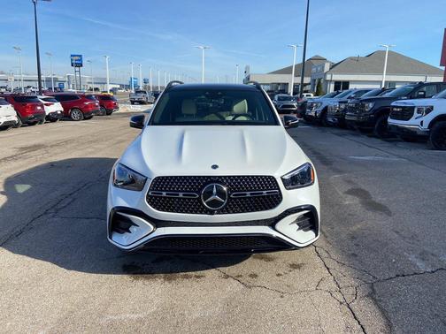 MANUFAKTUR Moonlight White Metallic 2026 Mercedes-Benz GLE 450 4MATIC
