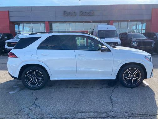 MANUFAKTUR Moonlight White Metallic 2026 Mercedes-Benz GLE 450 4MATIC