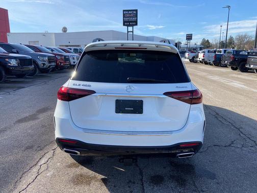 MANUFAKTUR Moonlight White Metallic 2026 Mercedes-Benz GLE 450 4MATIC