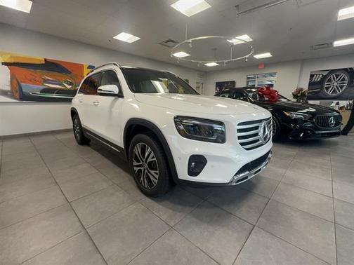 Polar White 2025 Mercedes-Benz GLB 250 4MATIC