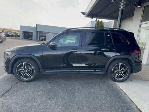 Night Black 2025 Mercedes-Benz GLB 250 4MATIC