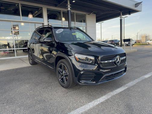 Night Black 2025 Mercedes-Benz GLB 250 4MATIC