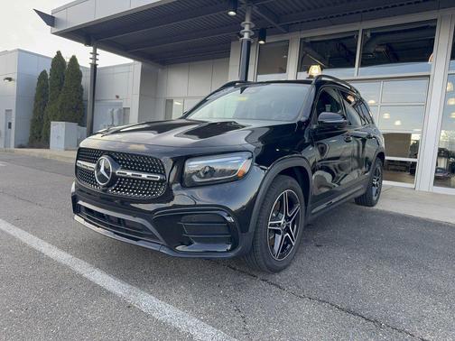 Night Black 2025 Mercedes-Benz GLB 250 4MATIC