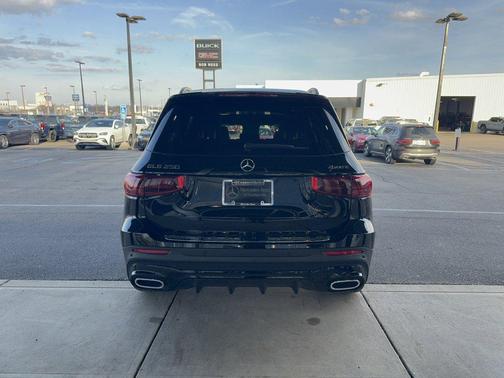 Night Black 2025 Mercedes-Benz GLB 250 4MATIC