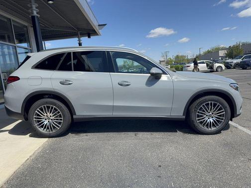 MANUFAKTUR Alpine Grey 2026 Mercedes-Benz GLC 300 4MATIC