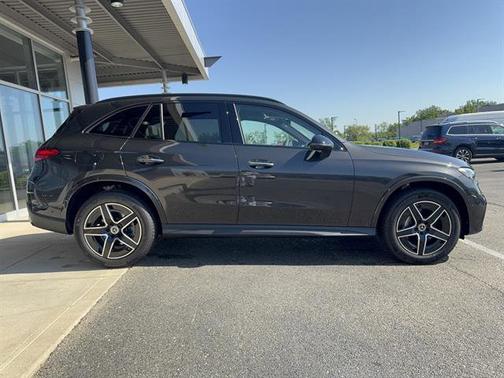 Graphite Grey Metallic 2026 Mercedes-Benz GLC 300 4MATIC