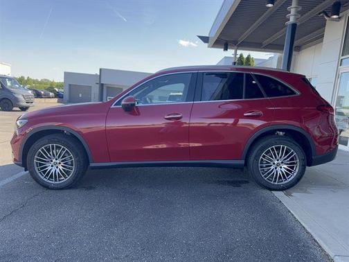 MANUFAKTUR Patagonia Red Metallic 2026 Mercedes-Benz GLC 300 4MATIC