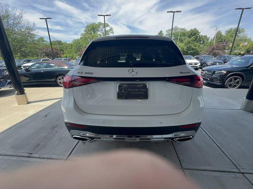 Polar White 2026 Mercedes-Benz GLC 300 4MATIC
