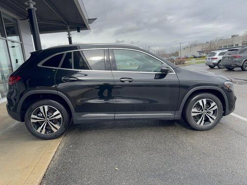 Night Black 2026 Mercedes-Benz GLA 250 4MATIC