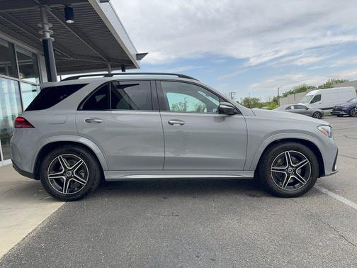 MANUFAKTUR Alpine Grey 2026 Mercedes-Benz GLE 450 4MATIC