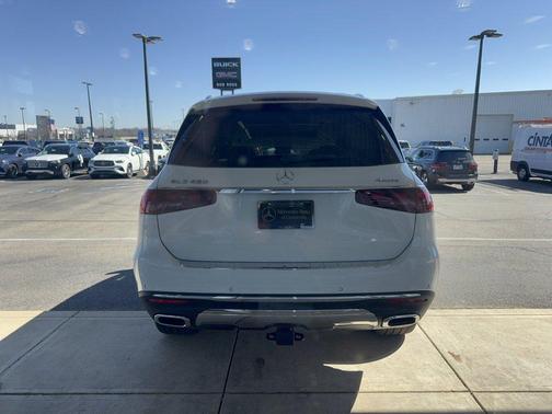 MANUFAKTUR Moonlight White Metallic 2026 Mercedes-Benz GLS 450 4MATIC