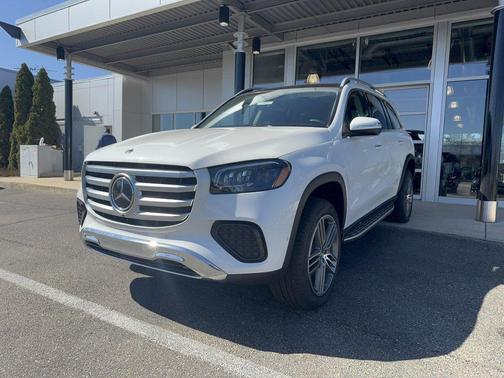 MANUFAKTUR Moonlight White Metallic 2026 Mercedes-Benz GLS 450 4MATIC