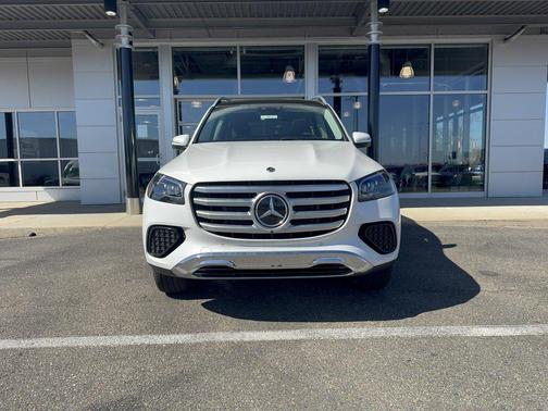 MANUFAKTUR Moonlight White Metallic 2026 Mercedes-Benz GLS 450 4MATIC