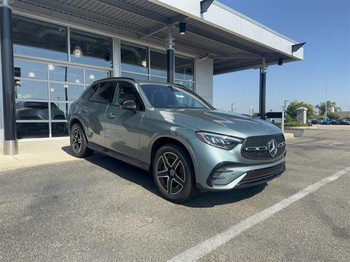 Verde Silver Metallic 2026 Mercedes-Benz GLC 300 4MATIC