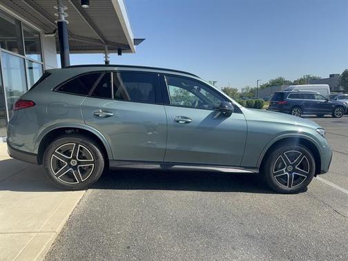 Verde Silver Metallic 2026 Mercedes-Benz GLC 300 4MATIC
