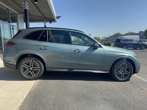 Verde Silver Metallic 2026 Mercedes-Benz GLC 300 4MATIC