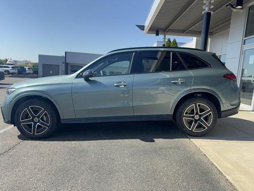 Verde Silver Metallic 2026 Mercedes-Benz GLC 300 4MATIC
