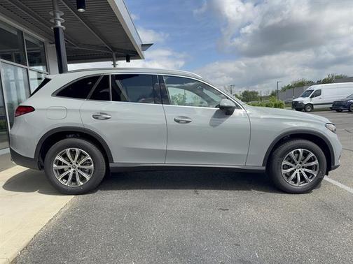 MANUFAKTUR Alpine Grey 2026 Mercedes-Benz GLC 300 4MATIC